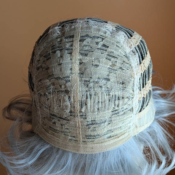 Sexy Short Wavy Curly Parting Synthetic Wig Gray The cap is medium/ regular size - Picture 7 of 11